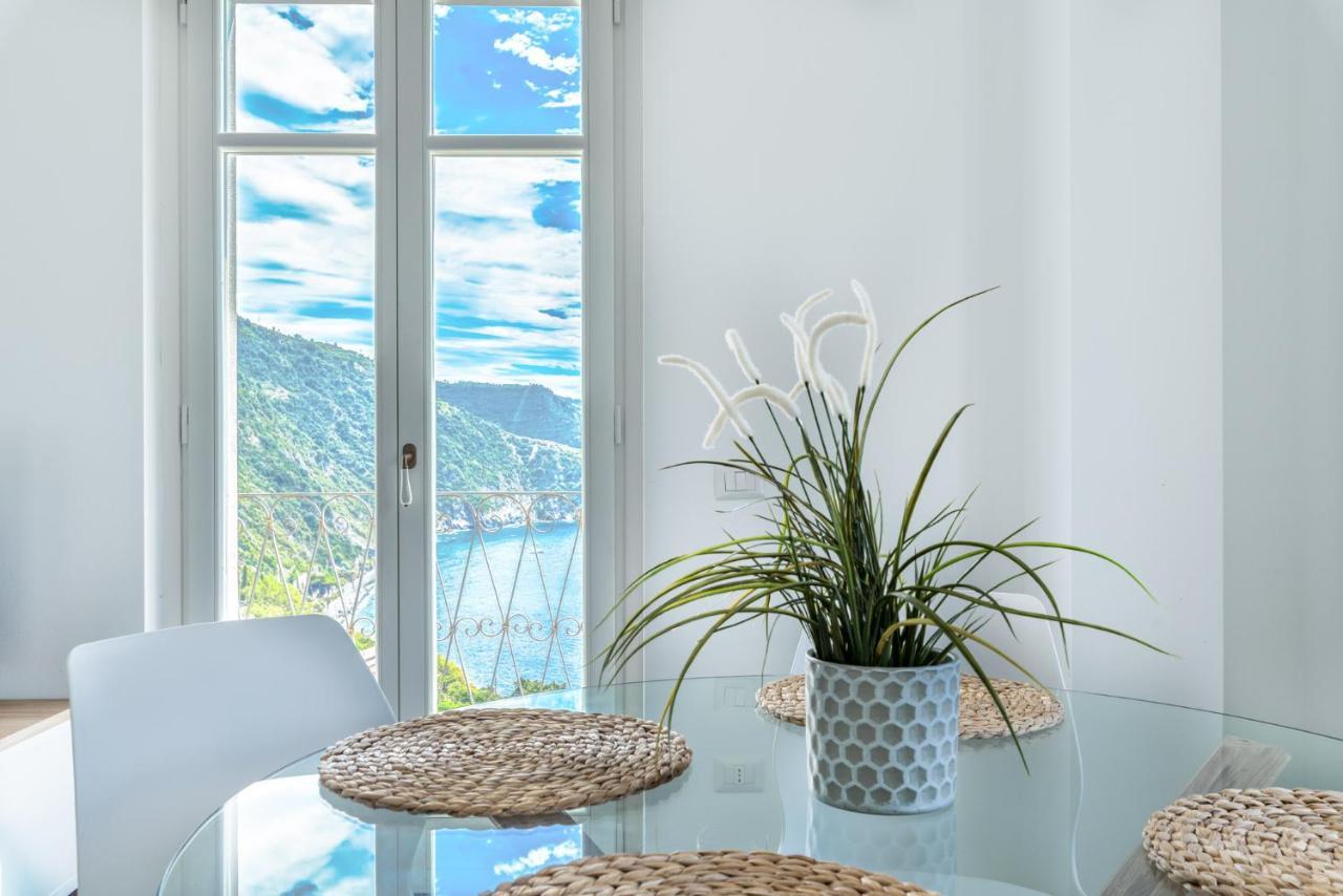 Sea Breeze Flat, Terre Marine Apartment *