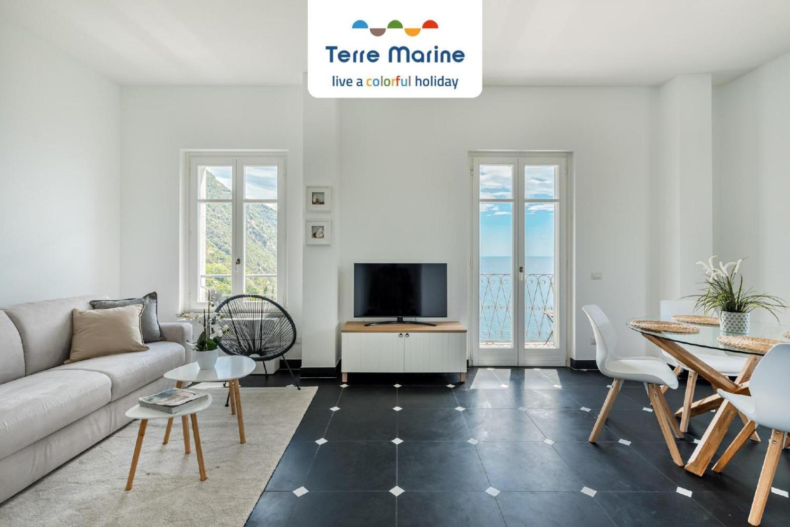 Sea Breeze Flat, Terre Marine Apartment *